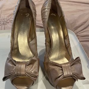 Nine West peep-toe pump